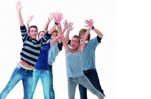 警惕青春期腋臭对青少年的伤害